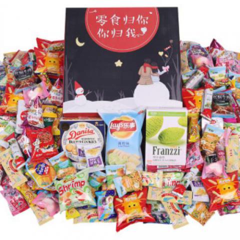 年貨禮盒網紅休閑零食大禮包一整箱送女友女生兒童禮盒美食品超市好吃的2000g